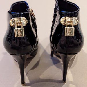 Louis Vuitton Like NEW, 39 EU Made in Italy, Black
